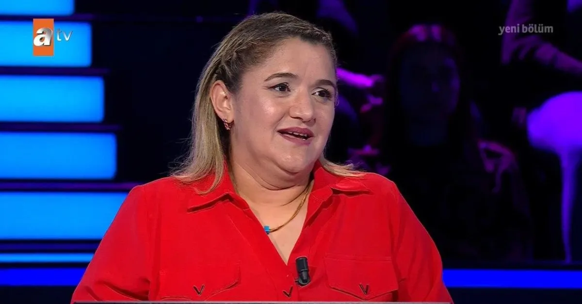 Kenan İmirzalıoğlu’nun sunduğu Kim Milyoner Olmak İster’de duygu dolu anlar! Süper Baba dizinde Şevket Altuğ’un canlandırdığı Fiko…