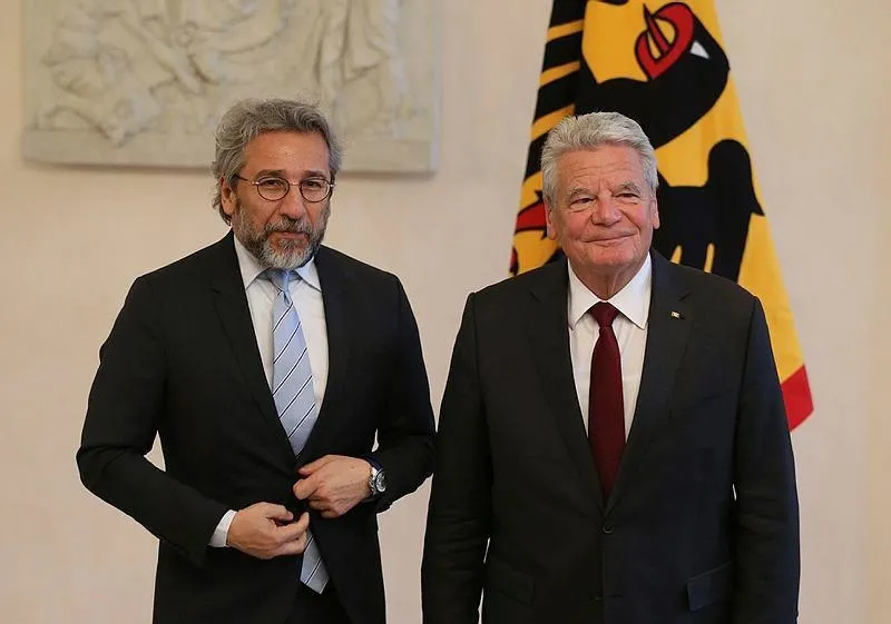 Teröriste gülüm! Mülteciye zulüm!-1