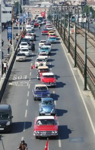 Galata Köprüsü'nde 100. Yıl Konvoyu...