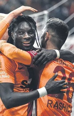 Galatasaray'ın 37'lik golcüsü Bafetimbi Gomis zirvede