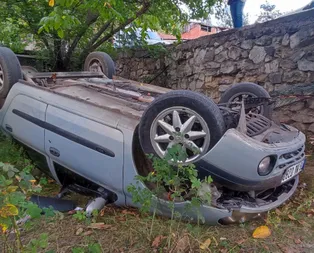 Otomobil bahçeye düştü