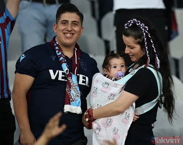 Yeri göğü boyadılar! Trabzonspor tribünleri görsel şölen yaşattı! - 10