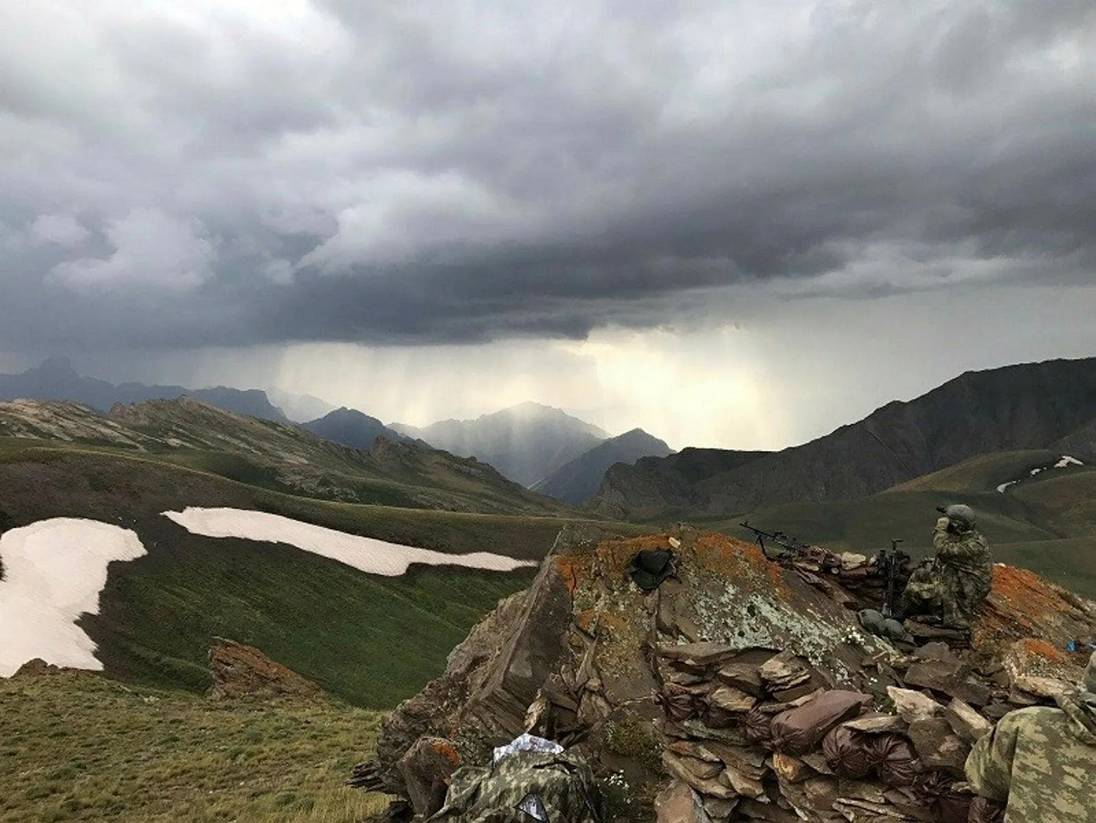 Hakkari'de PKK'ya darbe üstüne darbe