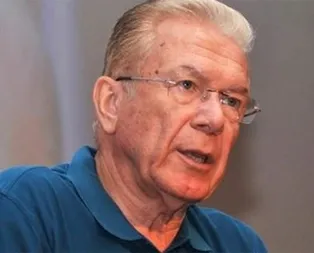 Uğur Dündar Çeşme’de tatilde!