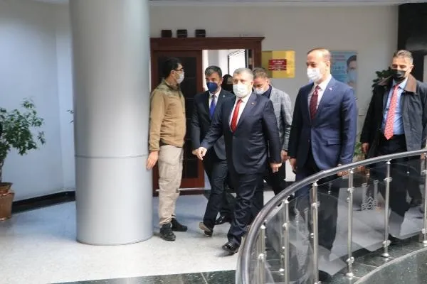 Sağlık Bakanı Fahrettin Koca: Dünya genelinde Omicron'un baskın varyant olmasını bekliyoruz-6