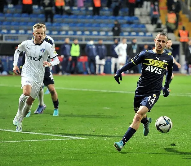 avrupadan-elenen-fenerbahce-kasimpasayi-901de-attigi-golle-devirdi-1646090054766.jpeg Avrupa’dan elenen Fenerbahçe Kasımpaşa’yı 90+1’de attığı golle devirdi-4