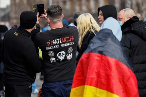 almanyada-emekli-askerlerden-darbe-plani-savasin-tam-ortasindayiz-1619876671626.jpg Almanya'da emekli askerlerden darbe planı! "Savaşın tam ortasındayız"-4