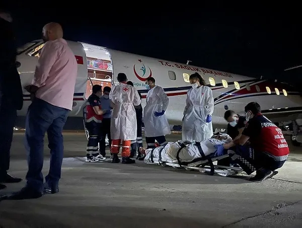 Son dakika: Lübnan'daki patlamada yaralanan 3 kişi ambulans uçakla Türkiye'ye getirildi-4
