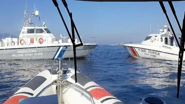 turk-sahil-guvenlik-ekibi-turk-kara-sularini-ihlal-eden-yunan-sahil-guvenlik-botunu-kovaladi-1623616333205.jpg
