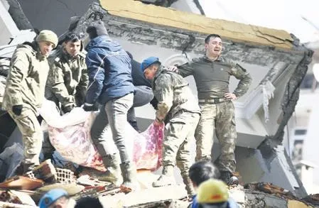 umudun-merkez-ussu-mucize-kurtuluslar-tum-turkiyeyi-duygulandirdi-1675814793953.jpeg Umudun merkez üssü! Mucize kurtuluşlar tüm Türkiye'yi duygulandırdı-12