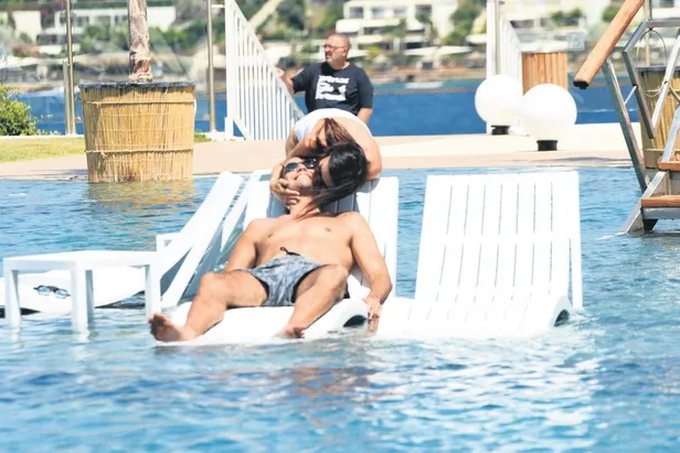 dinc-hande-1625599850240.jpeg Hande Ataizi sevgilisi Dinç Aydoğdu ile Bodrum'da görüntülendi-3