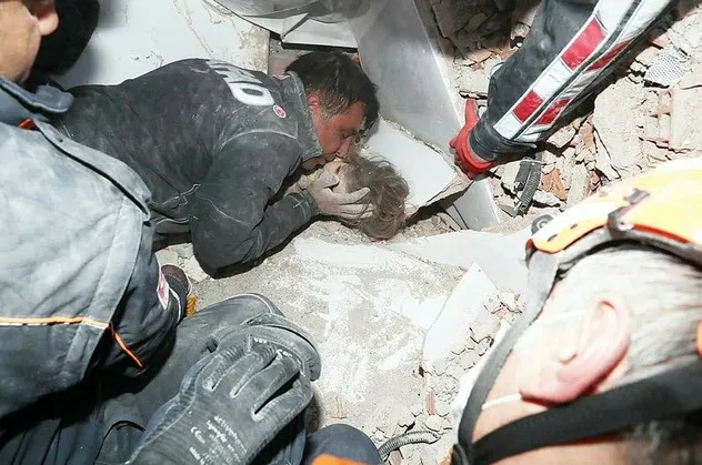 91 saat sonra enkazdan kurtarılan Ayda Gezgin'in sağlık durumu hakkında son dakika açıklaması