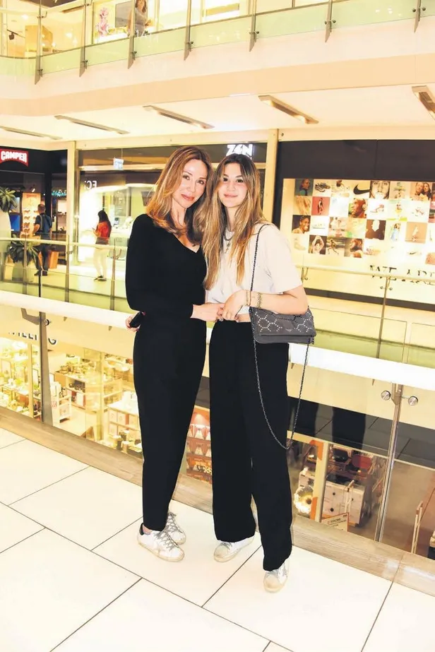 pazartesi-aksami-ekranlara-giris-yapan-sevmek-zamani-izleyiciyi-mest-etti-1655840732398.jpeg Pazartesi akşamı ekranlara giriş yapan 'Sevmek Zamanı' izleyiciyi mest etti!-13