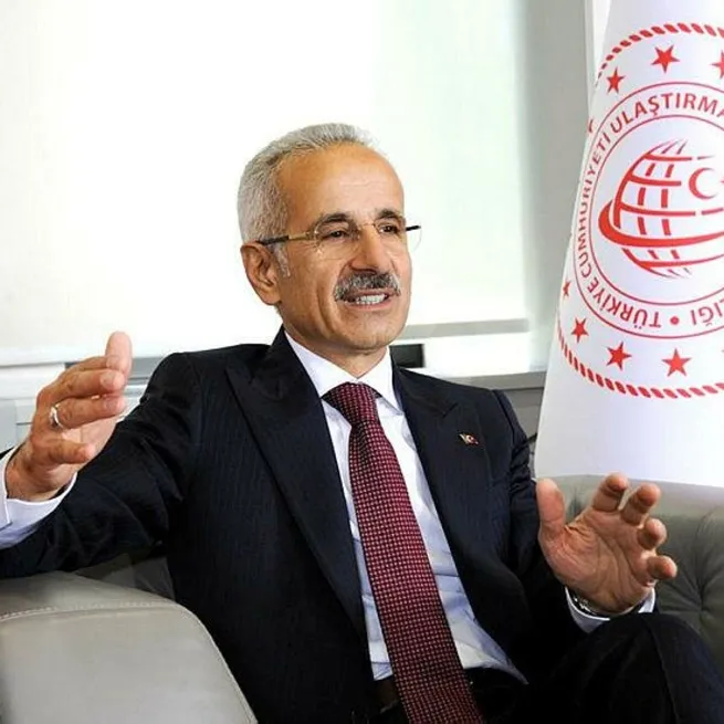 Bayram etkisi! Ulaştırma ve Altyapı Bakanı Abdulkadir Uraloğlu duyurdu: Antalya ve Trabzon Havalimanları tüm zamanların rekorunu kırdı