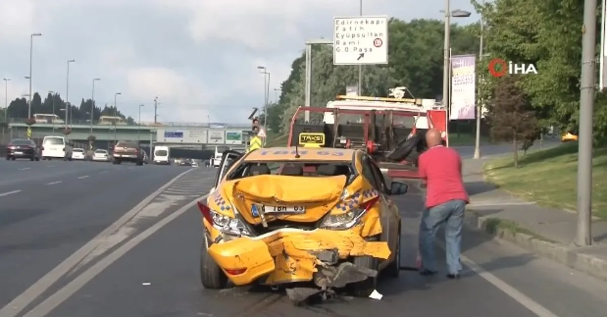 E-5’te taksi ile minibüs çarpıştı (Video)