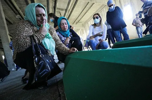 Srebrenitsa kurbanları dualarla uğurlandı: Soykırımı unutmayacağız!