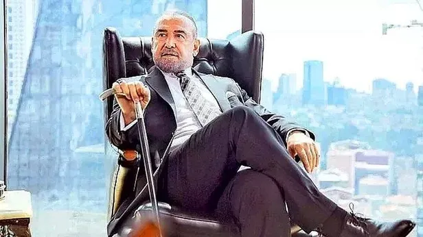 yalniz-kurt-dizisinde-kenan-imirzalioglu-ruzgari-1639340596141.jpg Yalnız Kurt dizisinde Kenan İmirzalıoğlu rüzgarı! Kim Milyoner Olmak İster'in 47 yaşındaki başarılı sunucusu...-5