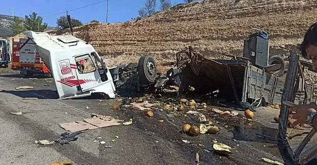 Mersin'de yolcu otobüsü ile kavun yüklü kamyon çarpıştı! Feci kazada 3 kişi öldü 7 kişi yaralandı