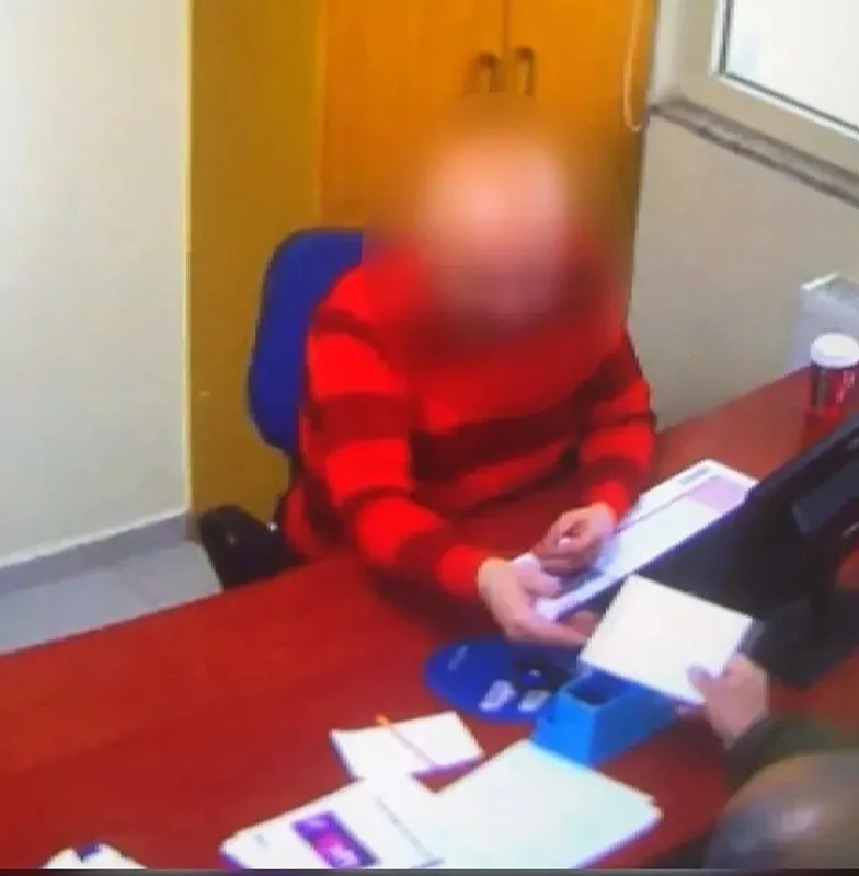 rusvet-goruntulerle-ifsa-oldu-uskudar-devlet-hastanesinde-2-doktor-tutuklandi-1770820901638.jpeg Rüşvet görüntülerle ifşa oldu: Üsküdar Devlet Hastanesi'nde 2 doktor tutuklandı-3