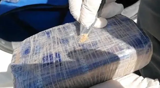 Son dakika: Van’da zehir tacirlerine ağır darbe! 74 kilo eroin ele geçirildi-1