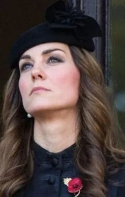 Cenaze kıyafetini bile yanında taşıyor