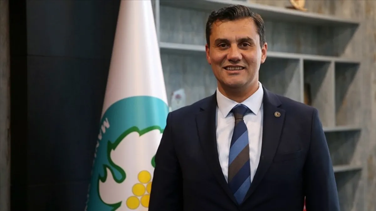 Manisa Büyükşehir Belediye Başkanı Ferdi Zeyrek elektrik akımına kapılarak hayatını kaybetti