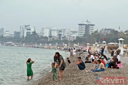 Konyaaltı Sahili’nde bayram yoğunluğu!