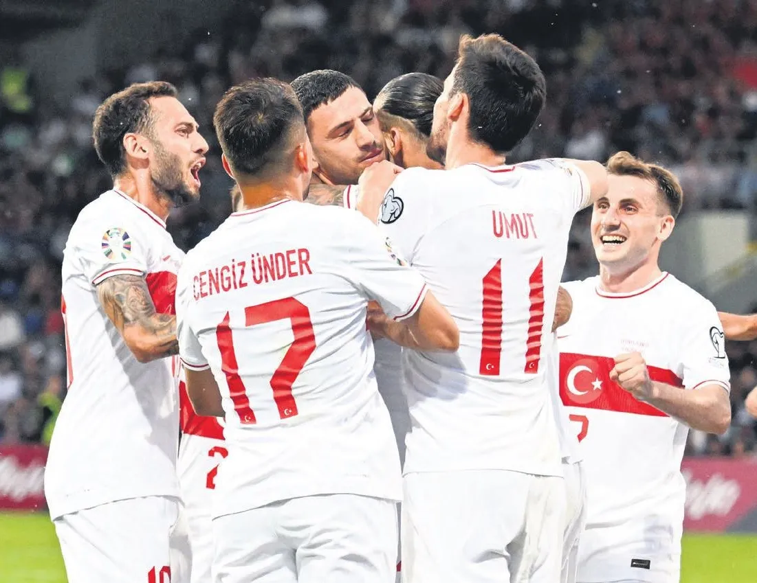 Sahne bizim çocuklar