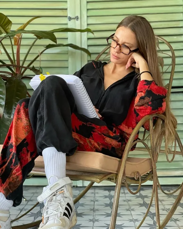 evine-girerken-saldiriya-ugrayan-serenay-sarikaya-detaylari-ilk-kez-anlatti-aciklamasi-kan-dondurdu-daha-once-1642870405959.jpg Evine girerken saldırıya uğrayan Serenay Sarıkaya detayları ilk kez anlattı açıklaması kan dondurdu! ‘Daha önce de şirkete gelerek...’-4