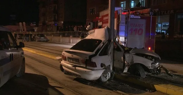 Son dakika: Eskişehir'de trafik kazası: Otomobil ikiye bölündü
