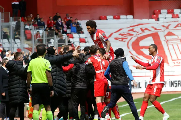 Antalyaspor GZT Giresunspor'u farklı yendi