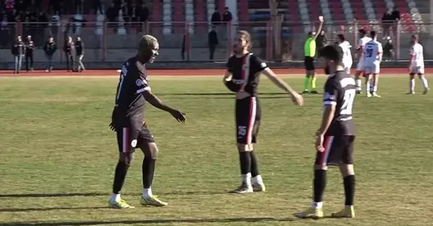 Yattara'nın oynadığı maçta hakeme yumruklu saldırı!