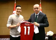 Türkiye sevdalısı Mesut Özil, Londrada yardıma muhtaç 1400 çocuğun öğle yemeğini karşılıyor