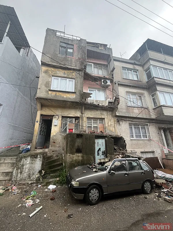 İzmir'de değişmeyen manzara: Yağış sonrası sokaklar göle döndü - 9