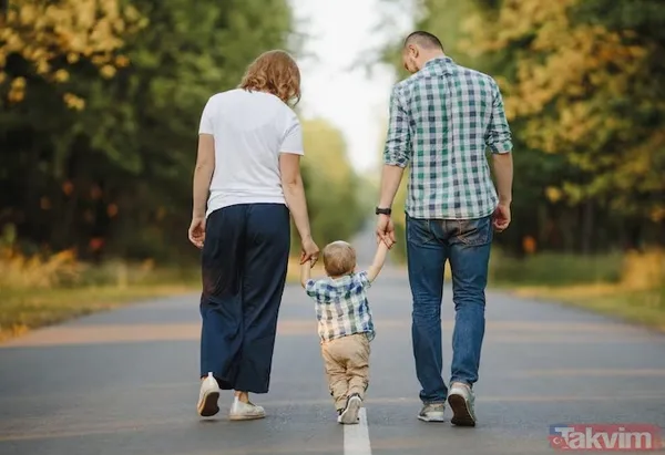 👨👩👧 "Duygusal Yoksunluk": Teknoloji, Etkileşimi Engelliyor Ebeveynlerin, Çocuklarıyla Oyun Oynarken, Yemek Yerken Ya Da Basit Gündelik İletişim Sırasında...