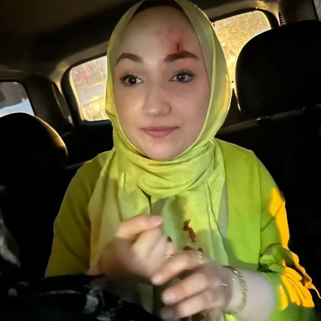 Başkan Erdoğanın 28 Mayıs seçim zaferini kutlayan gence İzmirde taşlı saldırı!