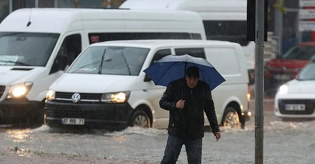 Antalya'yı sağanak vurdu! Bir kişinin cansız bedenine ulaşıldı! 5 ilçede okullar tatil