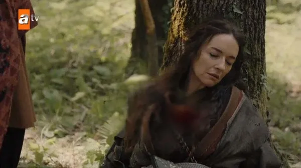 destanda-nefesler-tutuldu-akkiz-ulu-ecenin-casidi-olan-alacanin-cezasini-boyle-kesti-1652820644382.jpg Destan'da nefesler tutuldu: Akkız, Ulu Ece’nin çaşıdı olan Alaca’nın cezasını böyle kesti!-6