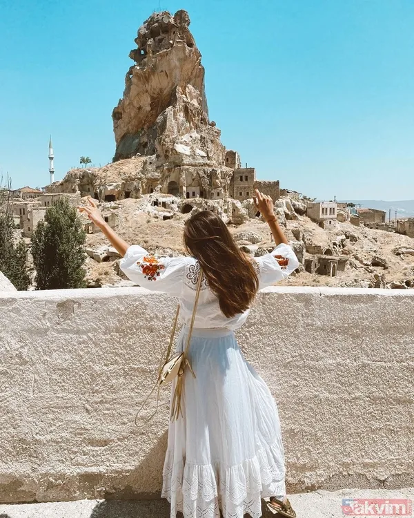 Dilan Çiçek Deniz ‘çocukluğum’ dedi Kapadokya’dan paylaştı! Beyaz elbisesi ile göz kamaştırdı sosyal medya onu konuştu - 6