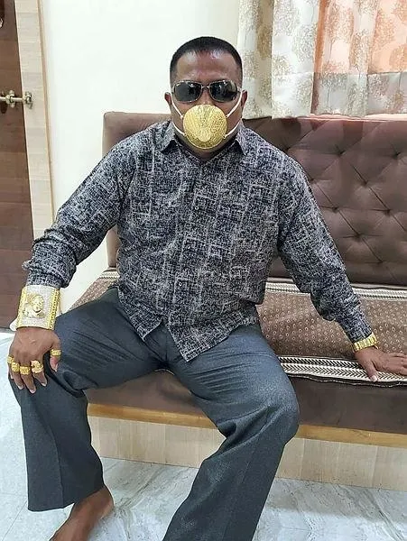 hindistanda-koronaviruse-karsi-altin-maske-yaptirdi-1593971329471.jpeg Hindistan'da koronavirüse karşı altın maske yaptırdı!-3