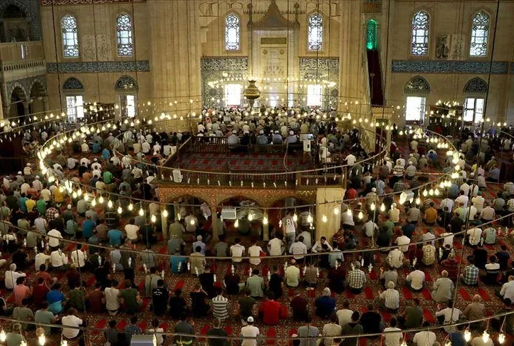 Anneniz cennetin kapısıdır