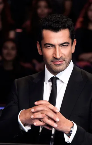 10 yaşındayken sınıf arkadaşını bıçakladığı için okuldan atılan sonra gittiği okulda aynısını yaptığı için okuldan atılan kimdir?