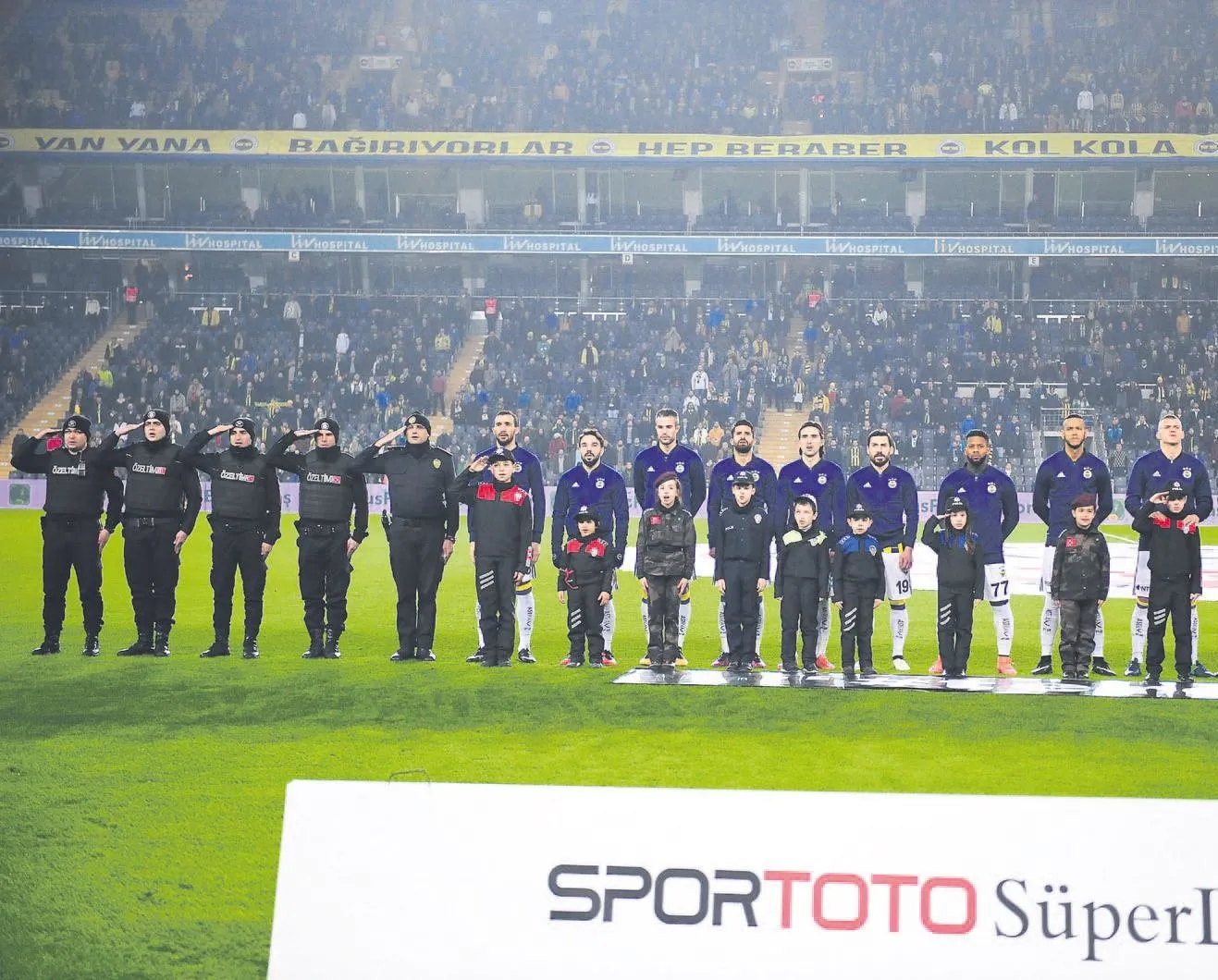 Futbol teröre karşı sahada