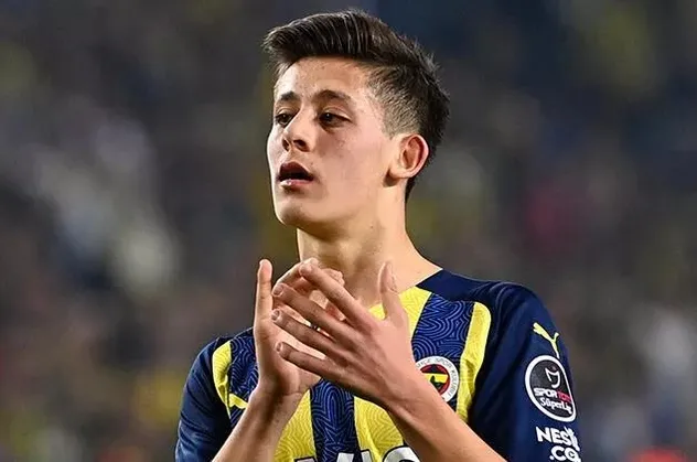 Fenerbahçe'nin genç yıldızı Arda Güler'e Ajax kancası