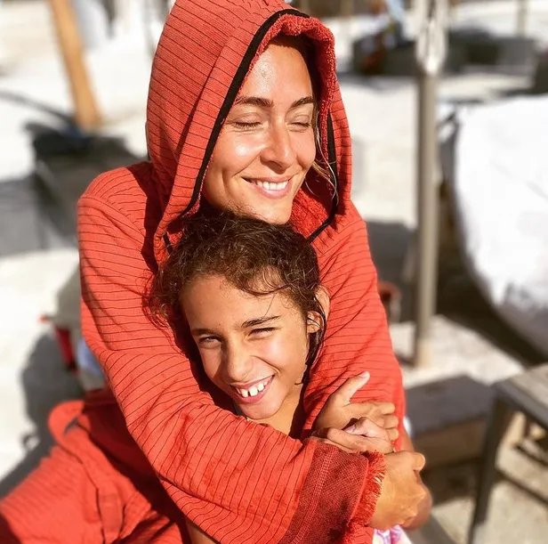Ceyda Düvenci kızının regl olduğunu duyurunca sosyal medya ikiye bölündü! 'Kızınızın özelini nasıl paylaşırsınız!'-10