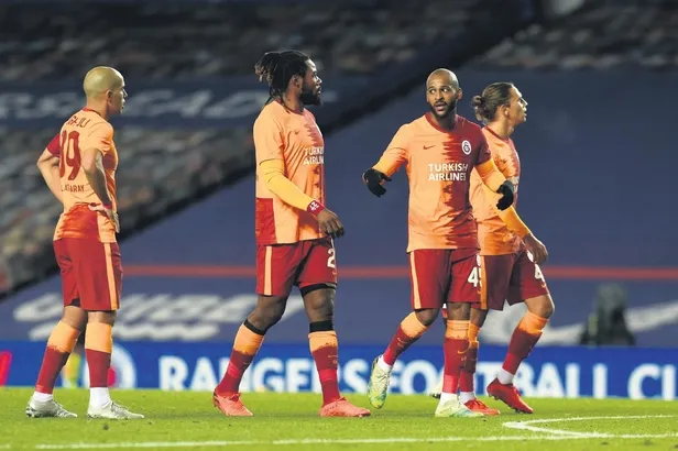 galatasarayda-kriz-var-1601676798069.jpeg Galatasaray'da kriz var! Fatih Terim ile yönetimin arasına kara kedi girdi...-4