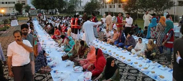 Kızılay’dan Pakistan’da 500 kişilik iftar