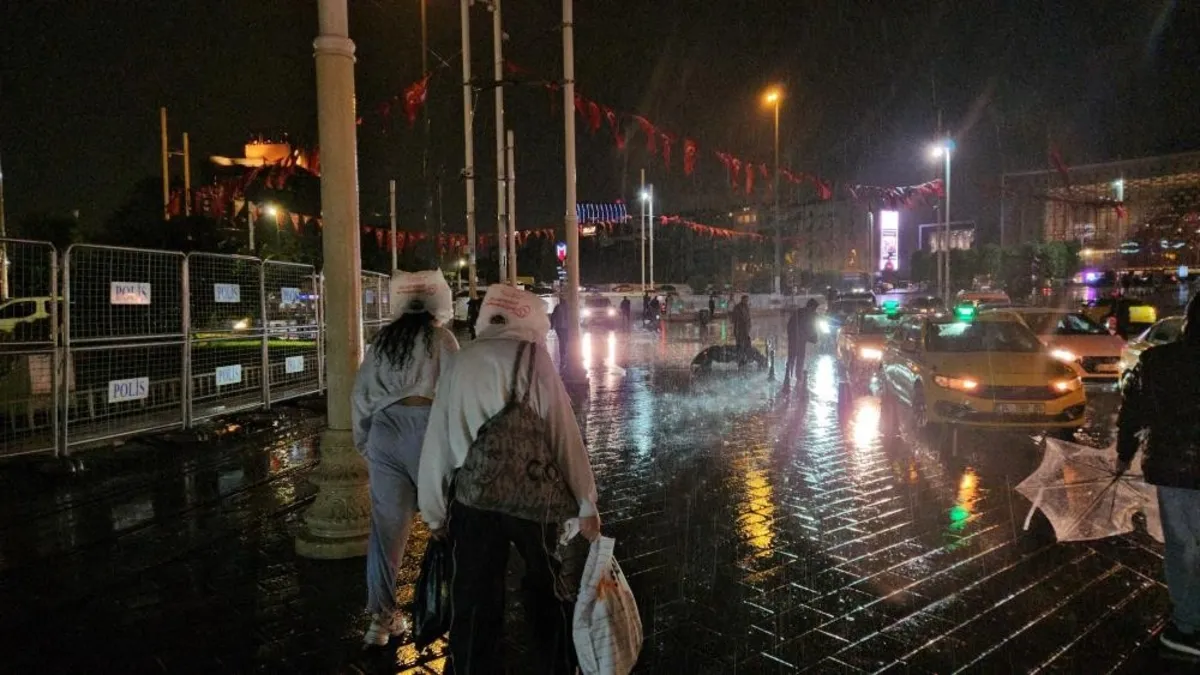 İBB yine önlem almadı, megakent teslim oldu! İstanbul'da 6 gün sürecek yağmur kabusu