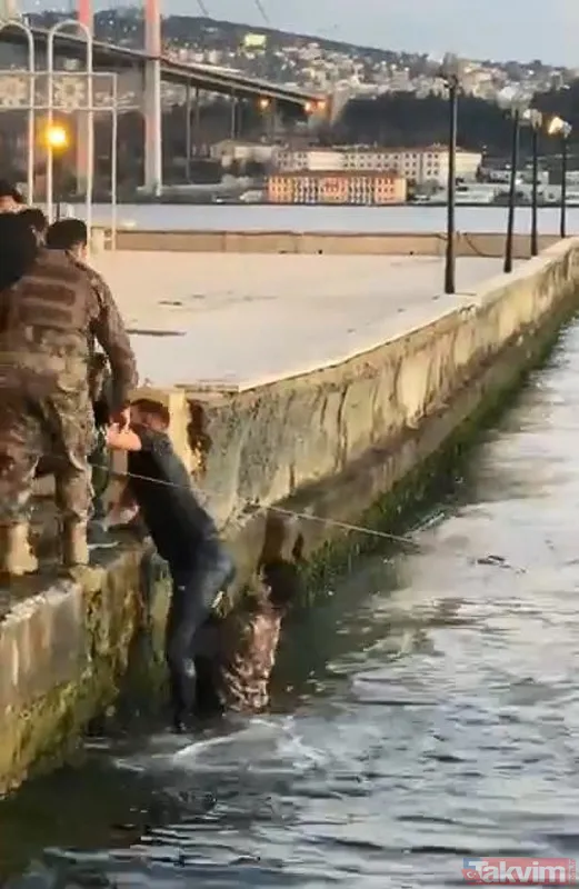 Özel Harekat polisi İstanbul Boğazı'na atlayıp turisti kurtardı - 18