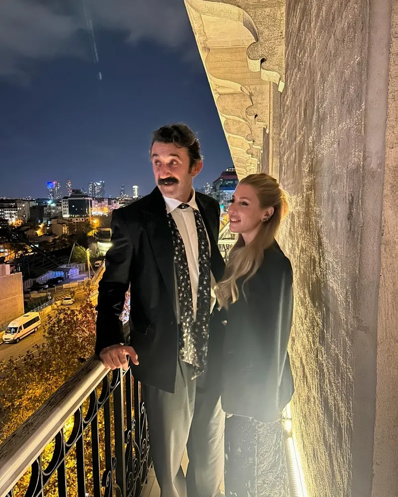 esref-ruyanin-gurdali-necip-memilinin-esinden-sahane-itiraf-6-yila-romantik-kutlama-1768993915035.jpg Eşref Rüya’nın Gürdal’ı Necip Memili’nin eşinden şahane itiraf! 6. yıla romantik kutlama-5